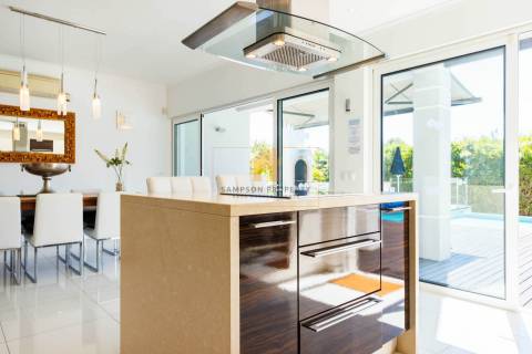 Moradia T4 contemporânea para venda em Carvoeiro