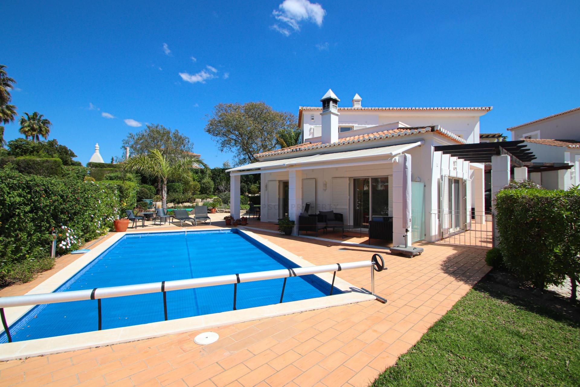 Moradia T3 para venda com piscina aquecida no Gramacho
