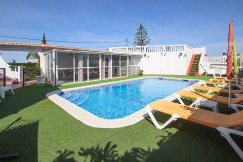 Para venda moradia T4 com piscina e garagem privadas