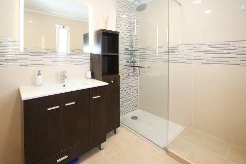 Para venda moradia T4 com piscina e garagem privadas