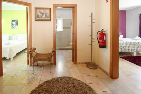 Para venda moradia T4 com piscina e garagem privadas