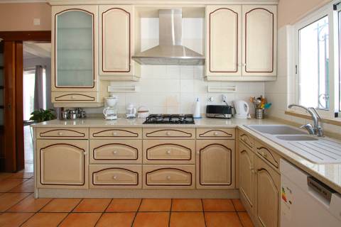 Para venda moradia T4 com piscina e garagem privadas