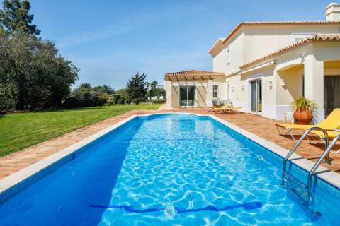 Para venda – Moradia T3 com piscina privada no Gramacho Golf Resort, Carvoeiro