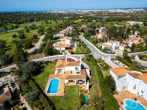 Para venda – Moradia T3 com piscina privada no Gramacho Golf Resort, Carvoeiro