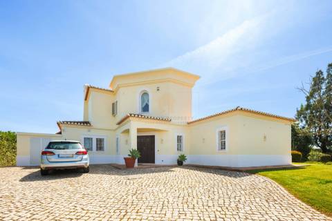 Para venda – Moradia T3 com piscina privada no Gramacho Golf Resort, Carvoeiro