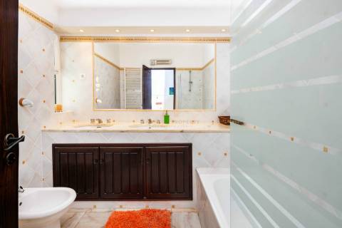 Moradia T3 para venda com piscina e garagem em Carvoeiro