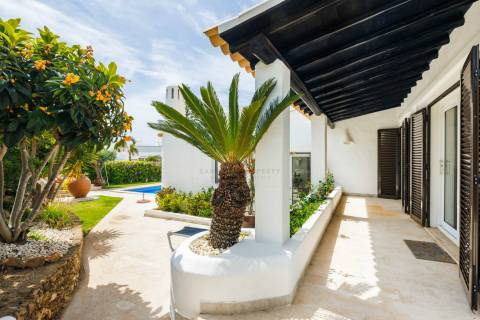 Moradia T3 para venda com piscina e garagem em Carvoeiro