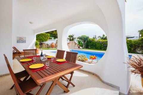 Moradia T3 para venda com piscina e garagem em Carvoeiro