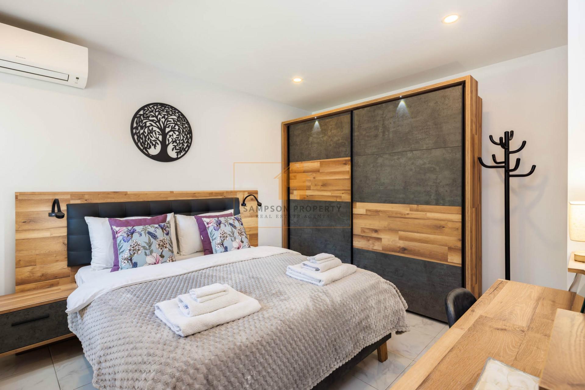 Para venda - Apartamento T1+1 remodelado com piscina comum em Carvoeiro