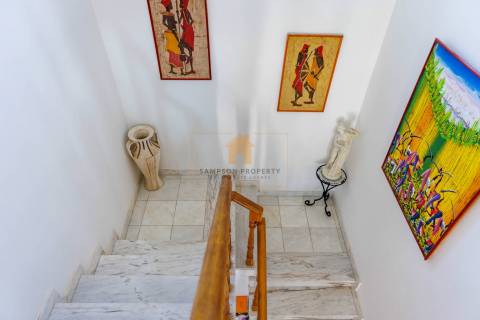 Moradia T4 para venda em Carvoeiro com piscina aquecida e garagem