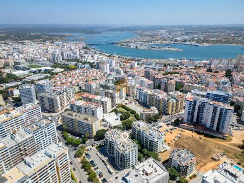 Para venda em Portimão, apartamento T2 com estacionamento