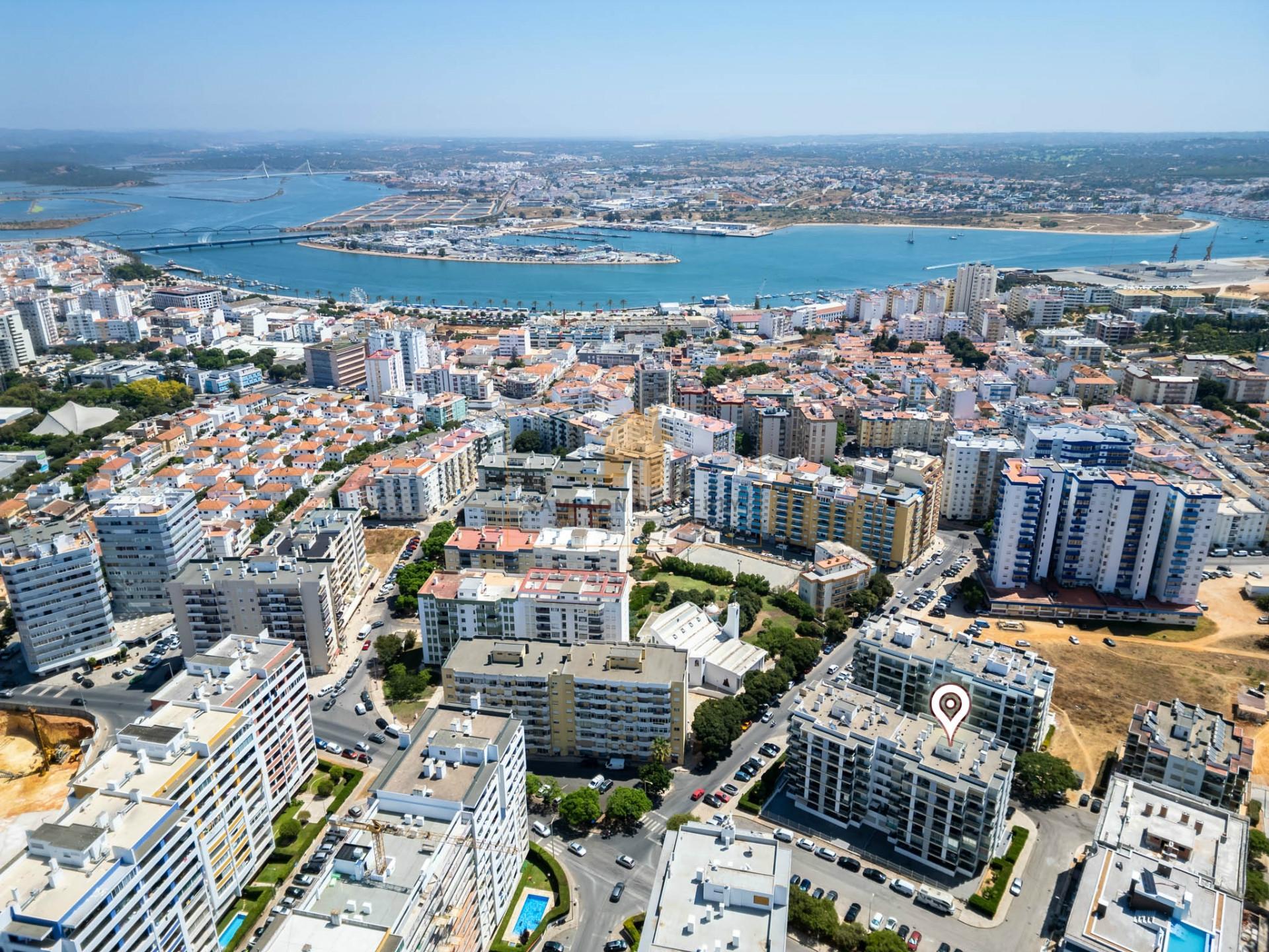 Para venda em Portimão, apartamento T2 com estacionamento