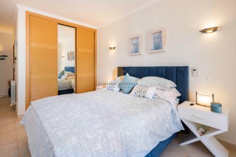 Apartamento T3 de luxo para venda no primeiro andar em Vale de Pinta, Carvoeiro, Algarve