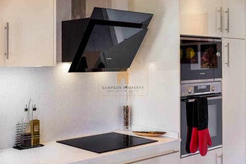 Apartamento T3 de luxo para venda no primeiro andar em Vale de Pinta, Carvoeiro, Algarve