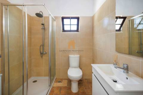 Para venda moradia individual T4 com piscina em Carvoeiro