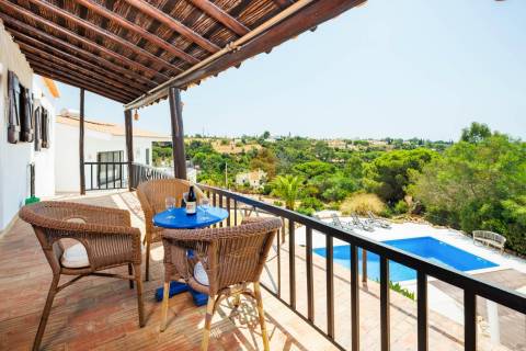 Para venda moradia individual T4 com piscina em Carvoeiro