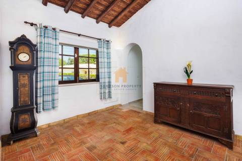 Para venda moradia individual T4 com piscina em Carvoeiro