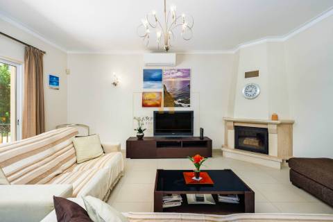 Moradia T4 para venda com vista mar em Carvoeiro