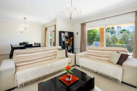 Moradia T4 para venda com vista mar em Carvoeiro