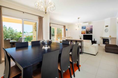 Moradia T4 para venda com vista mar em Carvoeiro