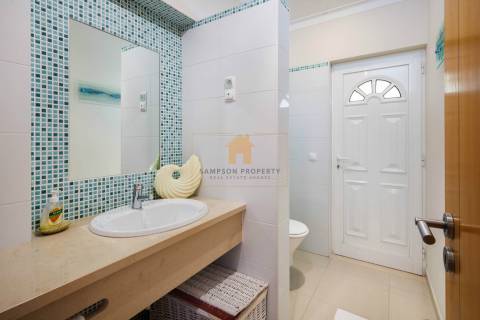 Moradia T4 para venda com vista mar em Carvoeiro