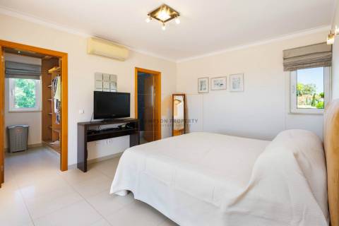 Moradia T4 para venda com vista mar em Carvoeiro