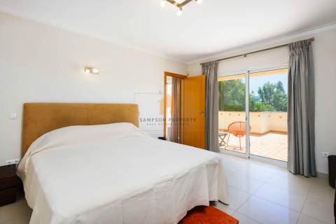 Moradia T4 para venda com vista mar em Carvoeiro