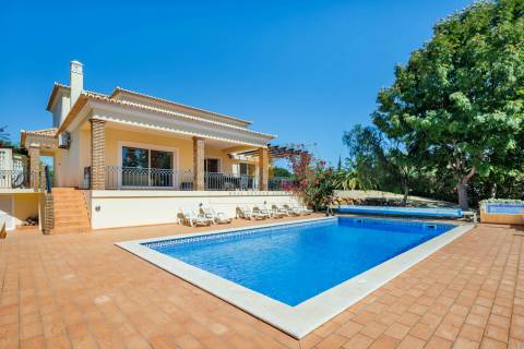 Moradia T4 para venda com vista mar em Carvoeiro