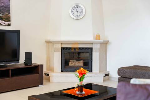 Moradia T4 para venda com vista mar em Carvoeiro