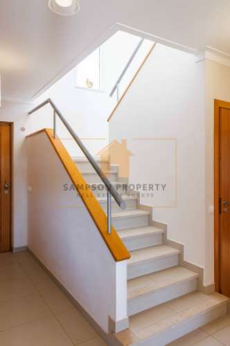 Moradia T4 para venda com vista mar em Carvoeiro