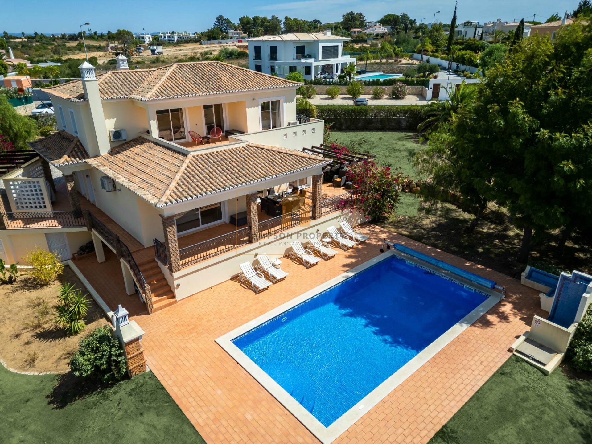 Moradia T4 para venda com vista mar em Carvoeiro