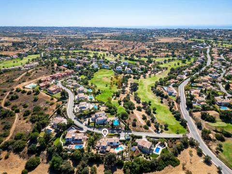 Moradia T3 imaculada com piscina aquecida para venda em Vale da Pinta, Carvoeiro