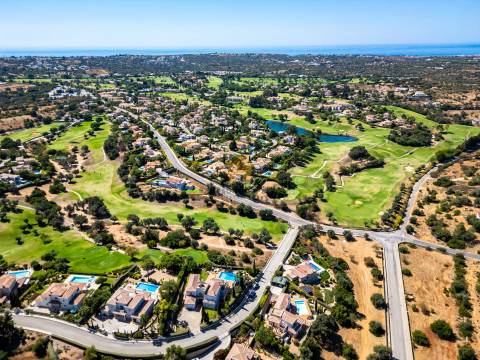 Moradia T3 imaculada com piscina aquecida para venda em Vale da Pinta, Carvoeiro