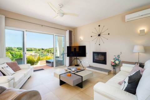 Moradia T3 imaculada com piscina aquecida para venda em Vale da Pinta, Carvoeiro