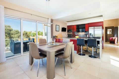 Moradia T3 imaculada com piscina aquecida para venda em Vale da Pinta, Carvoeiro