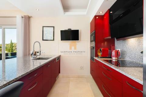 Moradia T3 imaculada com piscina aquecida para venda em Vale da Pinta, Carvoeiro