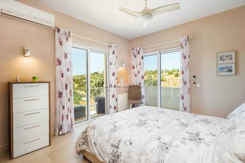 Moradia T3 imaculada com piscina aquecida para venda em Vale da Pinta, Carvoeiro