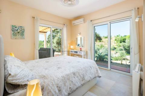 Moradia T3 imaculada com piscina aquecida para venda em Vale da Pinta, Carvoeiro