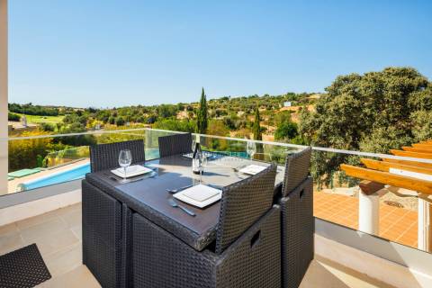 Moradia T3 imaculada com piscina aquecida para venda em Vale da Pinta, Carvoeiro