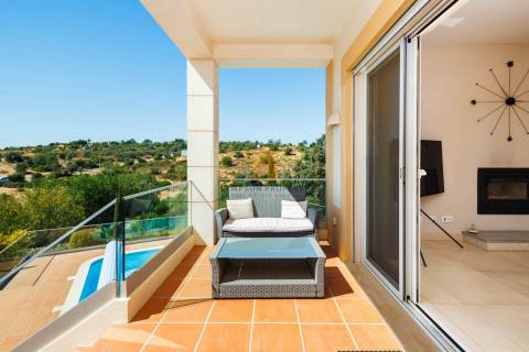 Moradia T3 imaculada com piscina aquecida para venda em Vale da Pinta, Carvoeiro