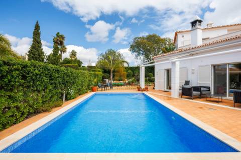 Moradia T3 para venda com piscina aquecida no Gramacho