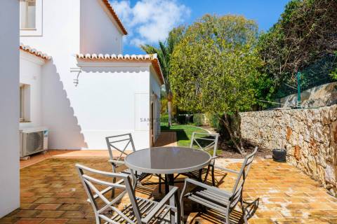 Moradia T3 para venda com piscina aquecida no Gramacho