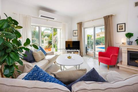 Moradia T3 para venda com piscina aquecida no Gramacho