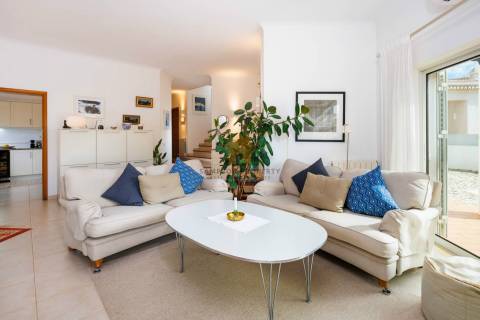 Moradia T3 para venda com piscina aquecida no Gramacho