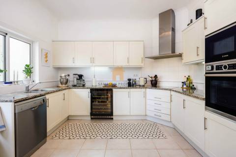 Moradia T3 para venda com piscina aquecida no Gramacho