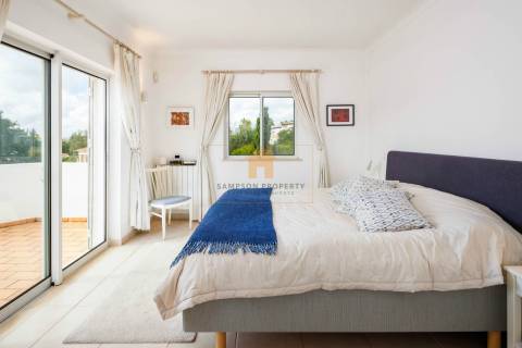 Moradia T3 para venda com piscina aquecida no Gramacho