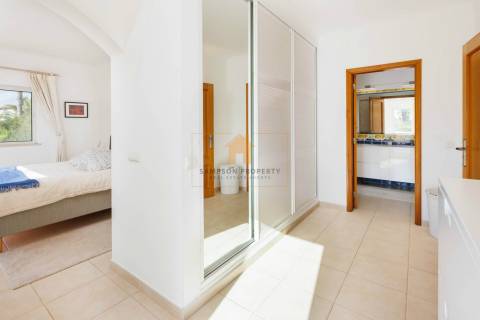 Moradia T3 para venda com piscina aquecida no Gramacho