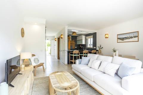 Moradia geminada T2+1 para venda em condomínio de luxo em Carvoeiro