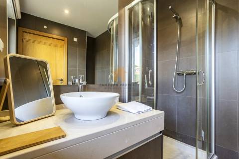 Moradia geminada T2+1 para venda em condomínio de luxo em Carvoeiro