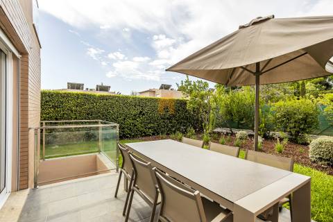 Moradia geminada T2+1 para venda em condomínio de luxo em Carvoeiro